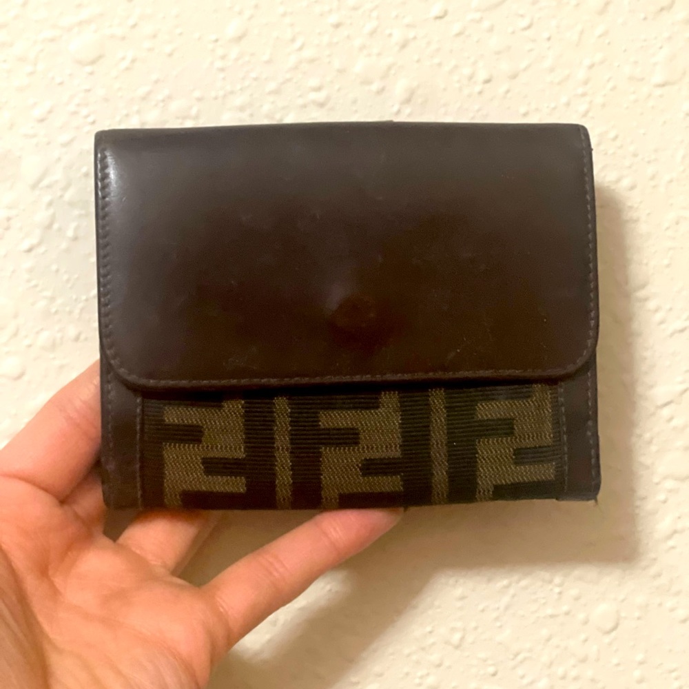 ***Authentic Fendi Zucca Print Leather Wallet*** - Picture 2 of 6